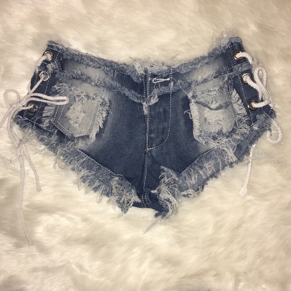 SOLD✨ Denim Booty Shorts - Picture 5 of 6